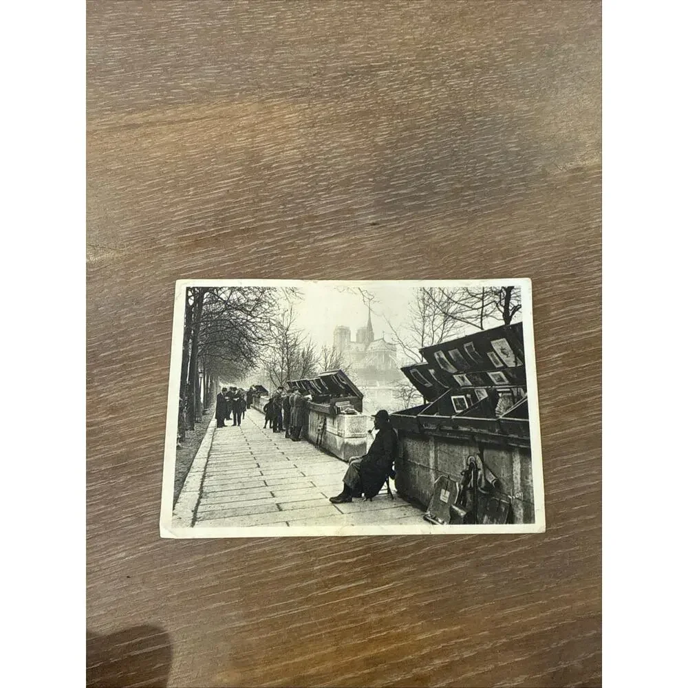 Bouquinistes Quai de la Tournelle Paris Vintage Black & White Postcard SM22